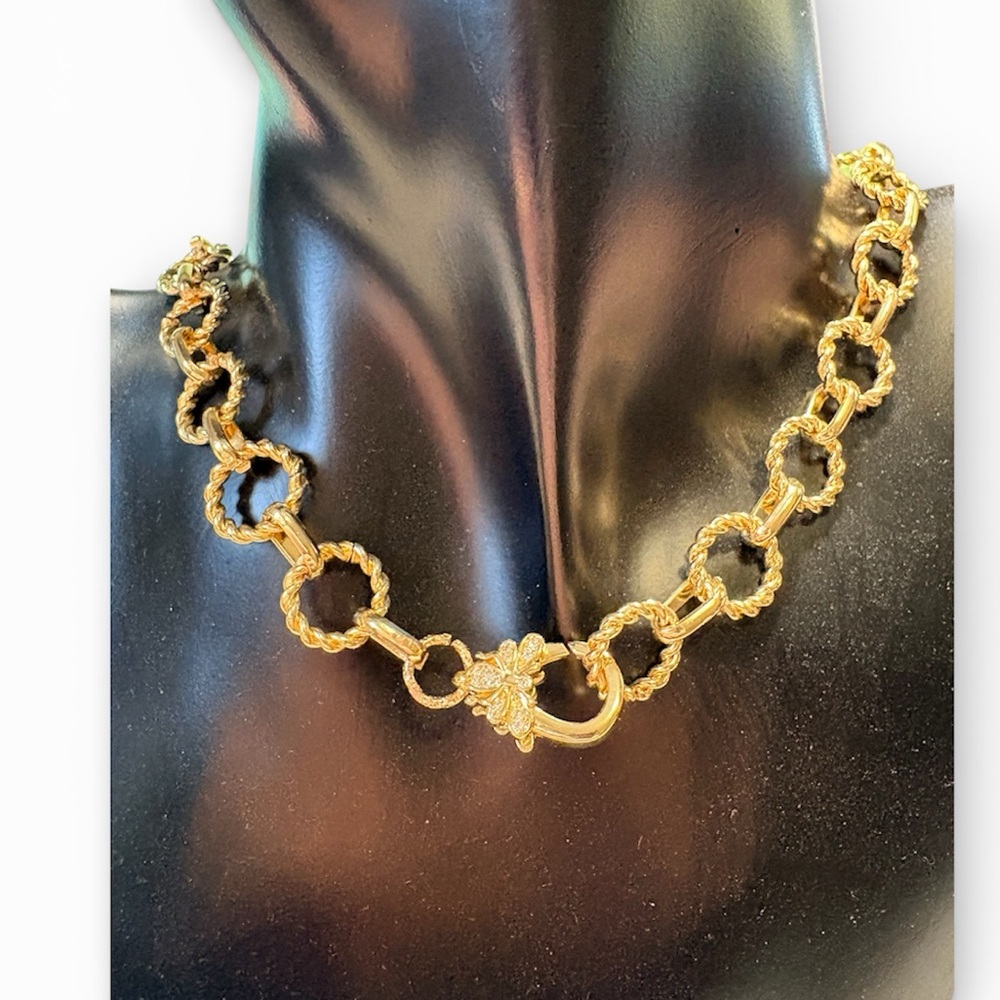 Gold tone heavy link collar choker